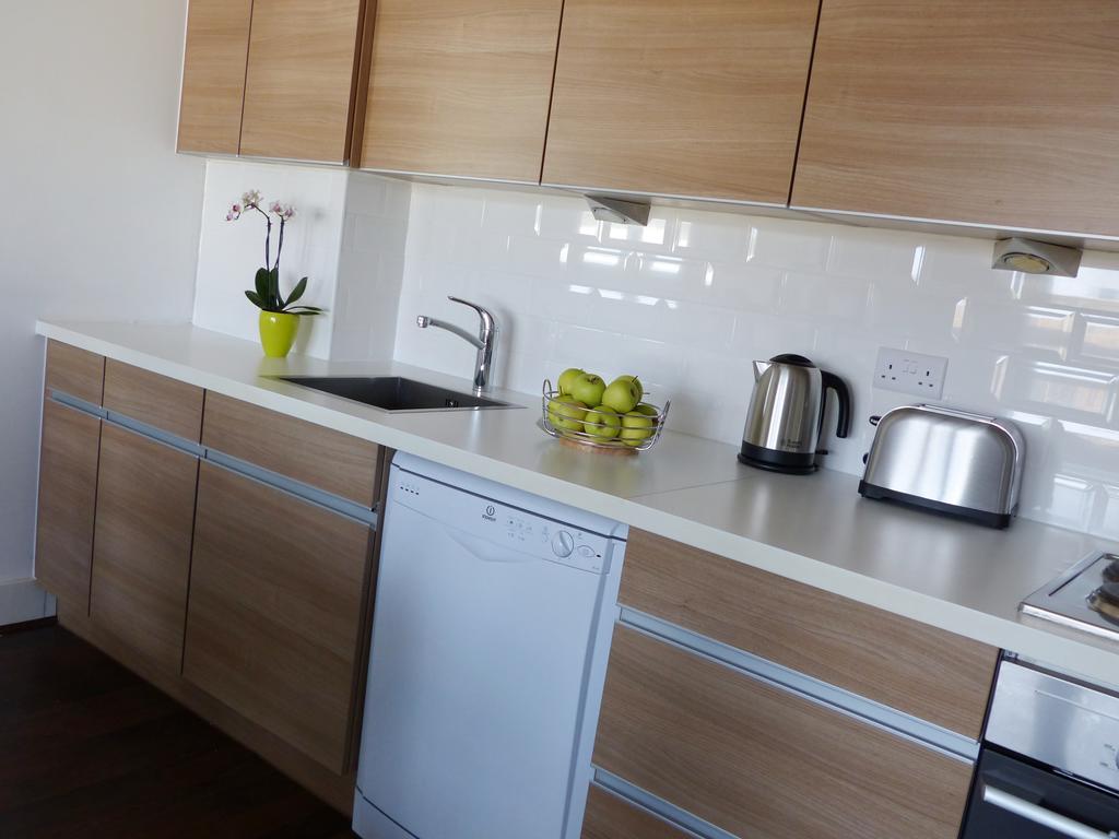 Linx Apartments Skyline Plaza Бэйсингсток Экстерьер фото