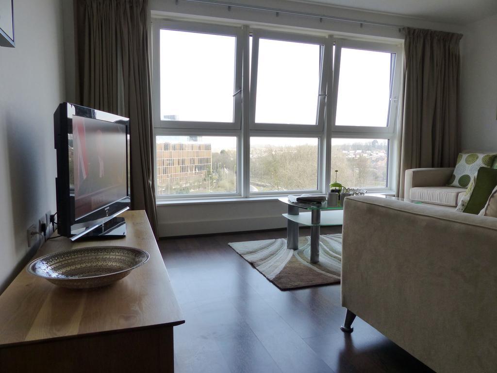 Linx Apartments Skyline Plaza Бэйсингсток Экстерьер фото